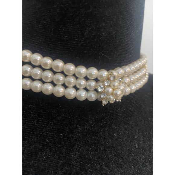 Necklace 3 Strand Faux Pearls - Picture 5 of 9